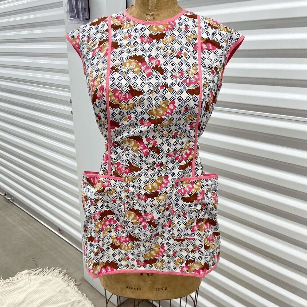 Vintage 1950s Carmen Lee Asian Print Cotton Smock Apron Pink Trim - Deadstock NW